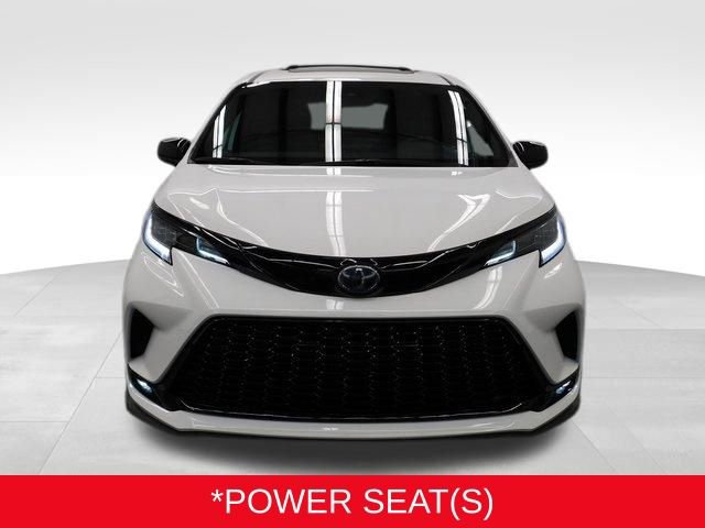 Used 2025 Toyota Sienna XSE image 3