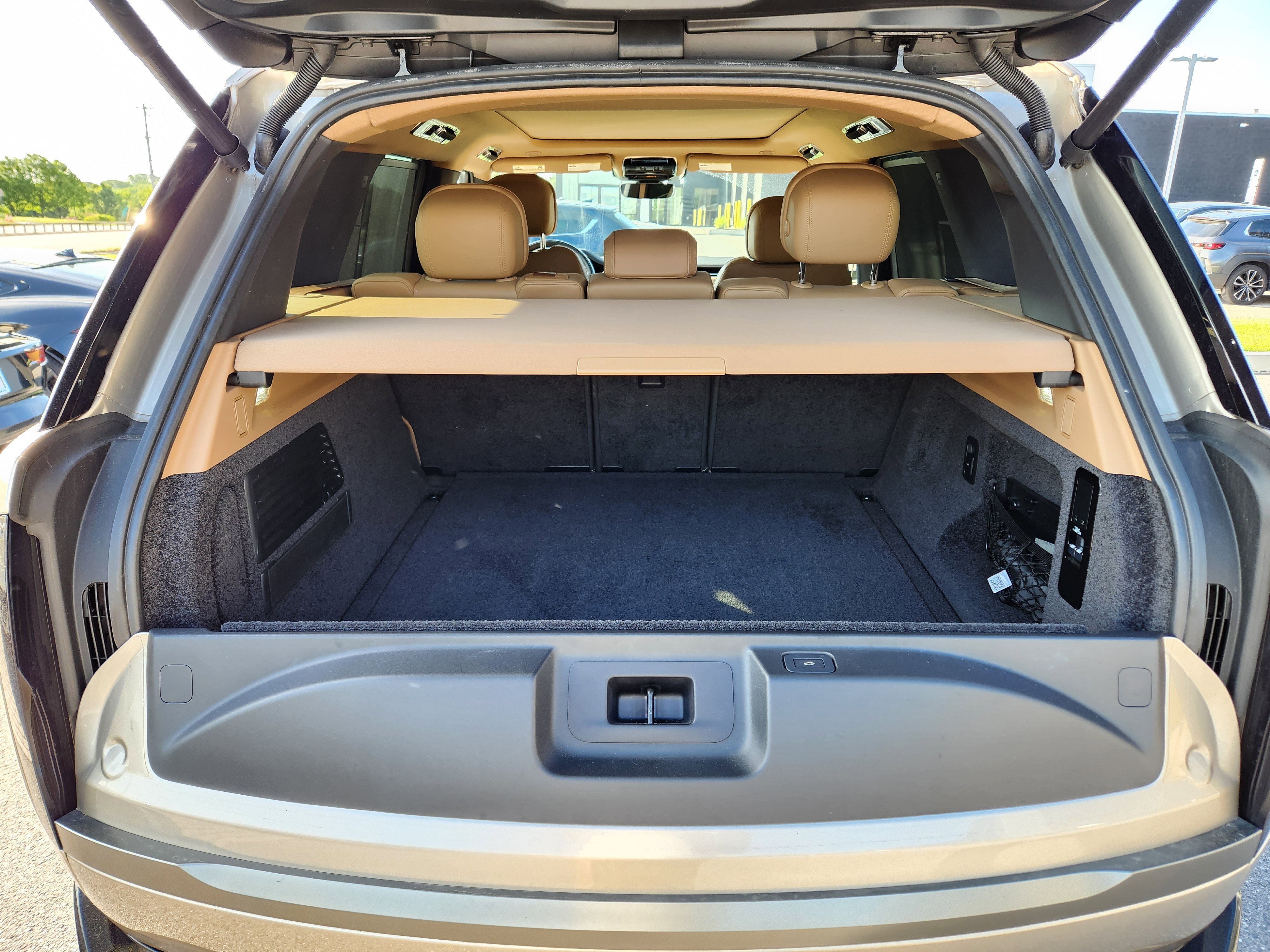 Certified 2024 Land Rover Range Rover SE AWD/4WD image 8