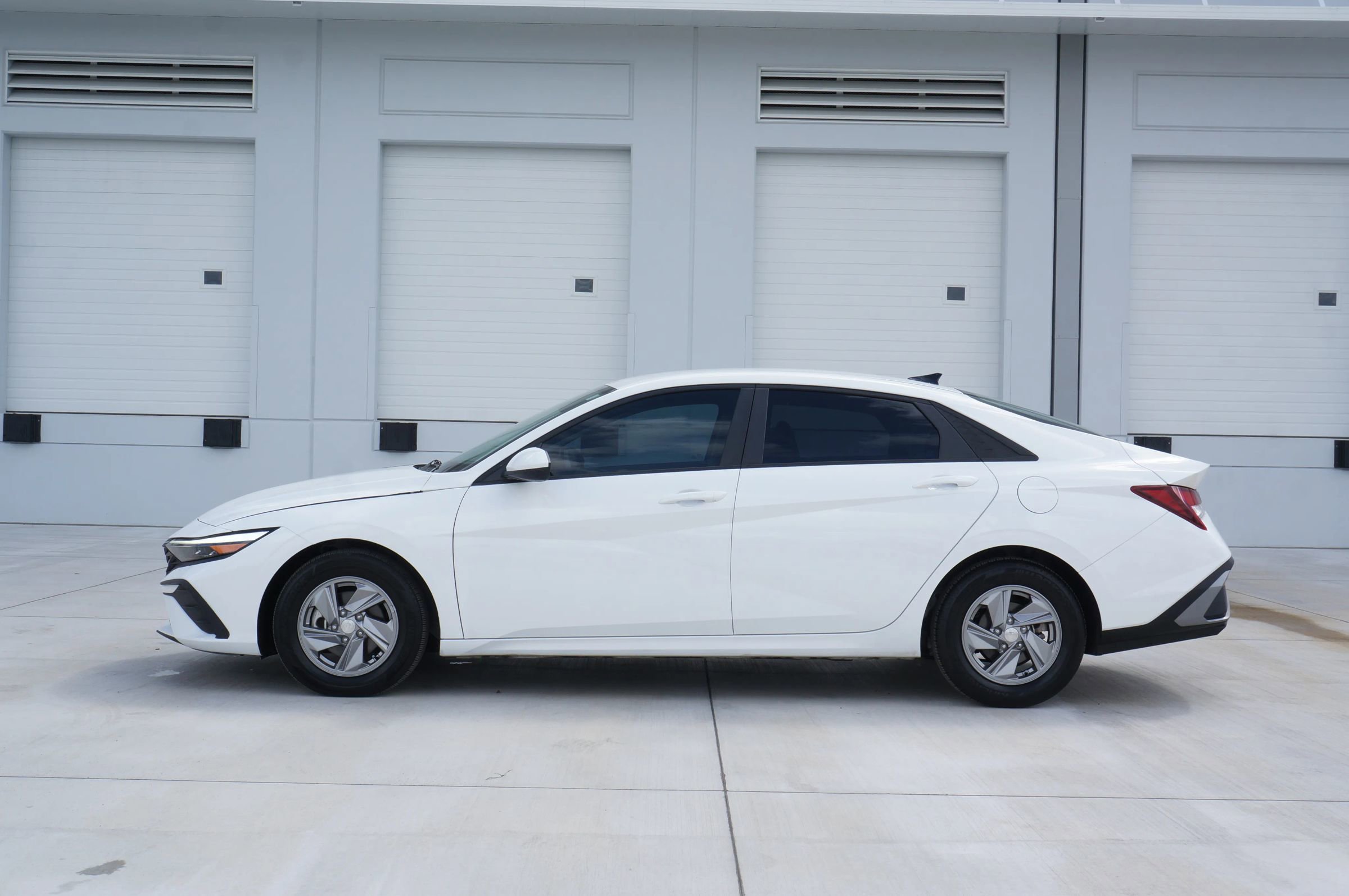 Used 2024 Hyundai Elantra SE image 7