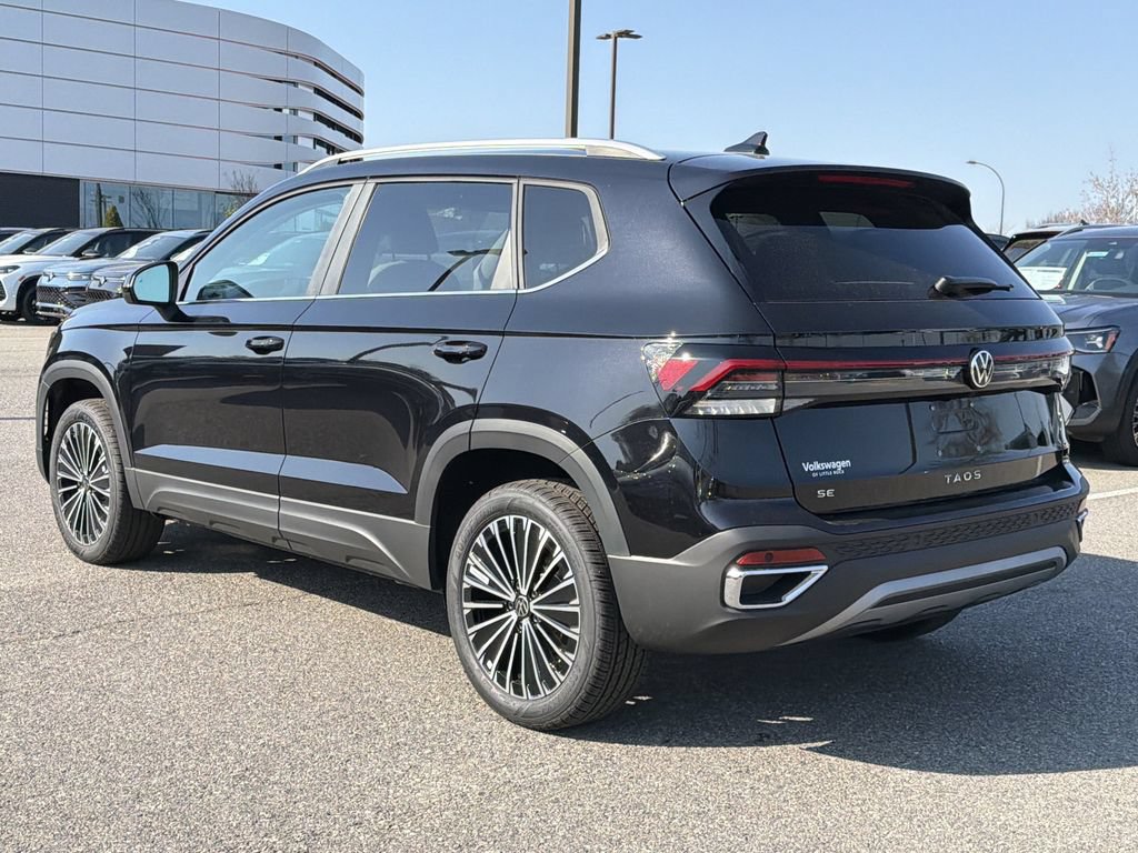 New 2026 Volkswagen Taos SE FWD image 3