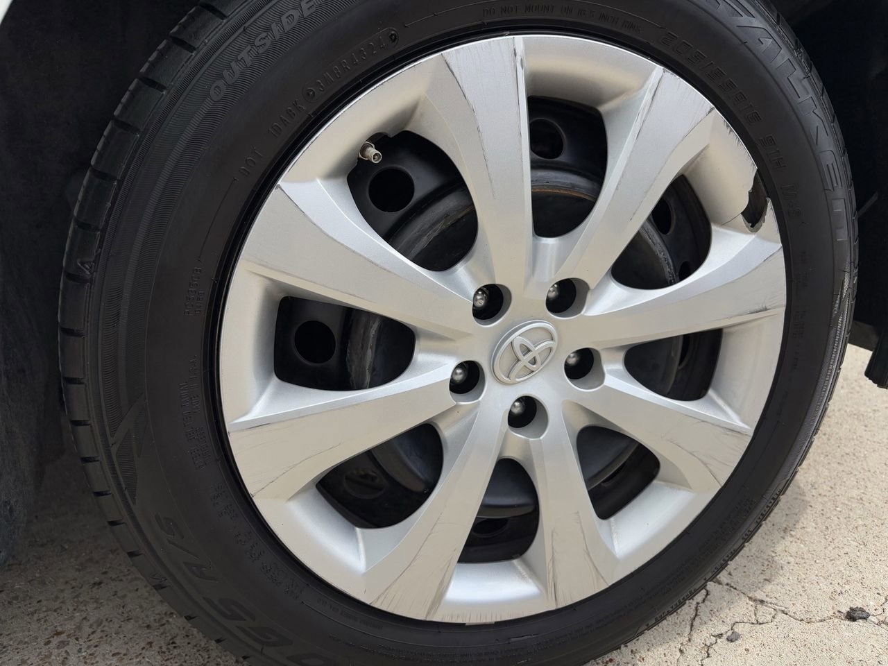 Used 2022 Toyota Corolla LE image 11