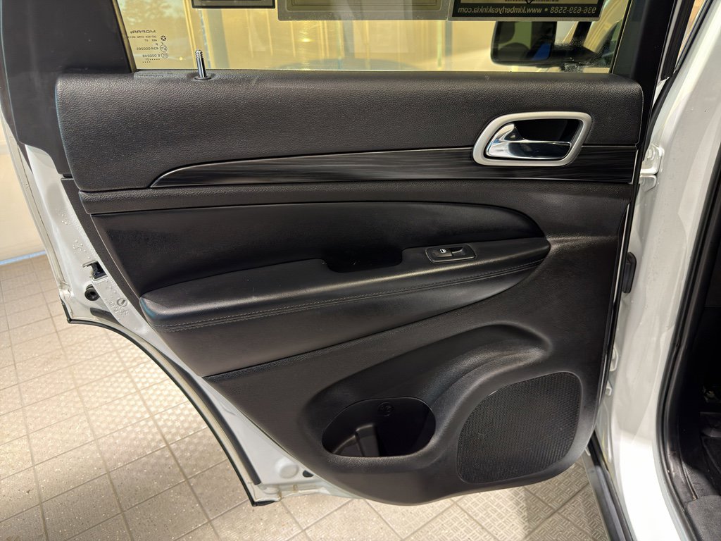 Used 2021 Jeep Grand Cherokee Laredo image 21