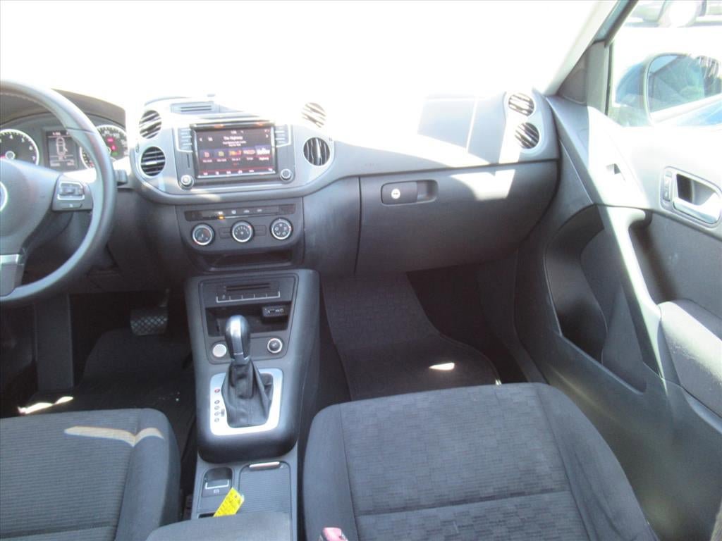 Used 2017 Volkswagen Tiguan Limited w/ Premium Package FWD image 14
