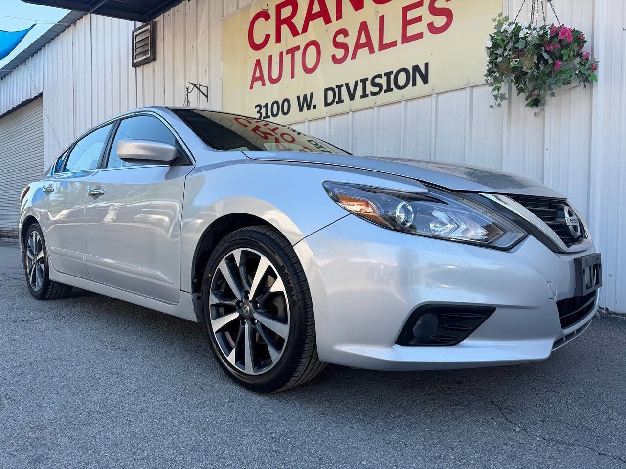 Used 2017 Nissan Altima 2.5 SR FWD image 2