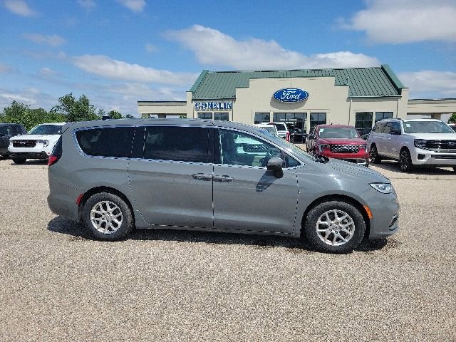 Used 2023 Chrysler Pacifica Touring-L FWD image 20