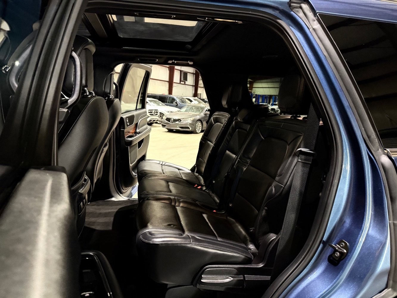 Used 2019 Lincoln Navigator Select w/ Technology Package RWD image 18