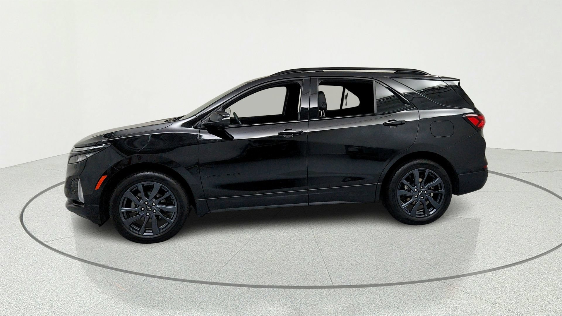 Used 2024 Chevrolet Equinox RS FWD image 2