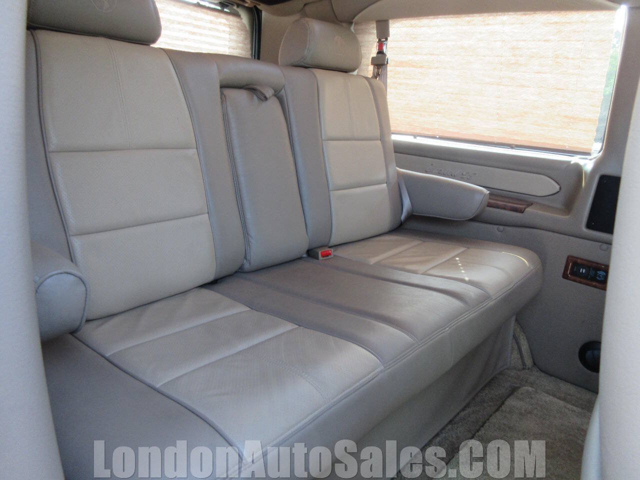 Used 2017 GMC Savana 2500 RWD image 16