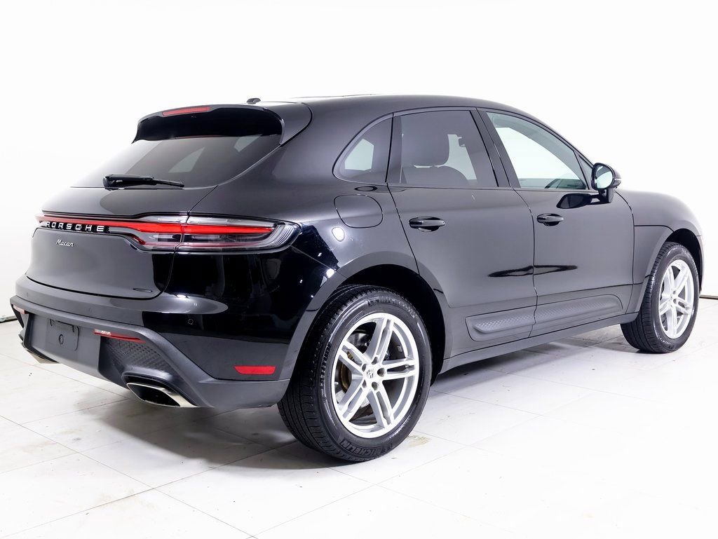 Certified 2025 Porsche Macan AWD/4WD image 27