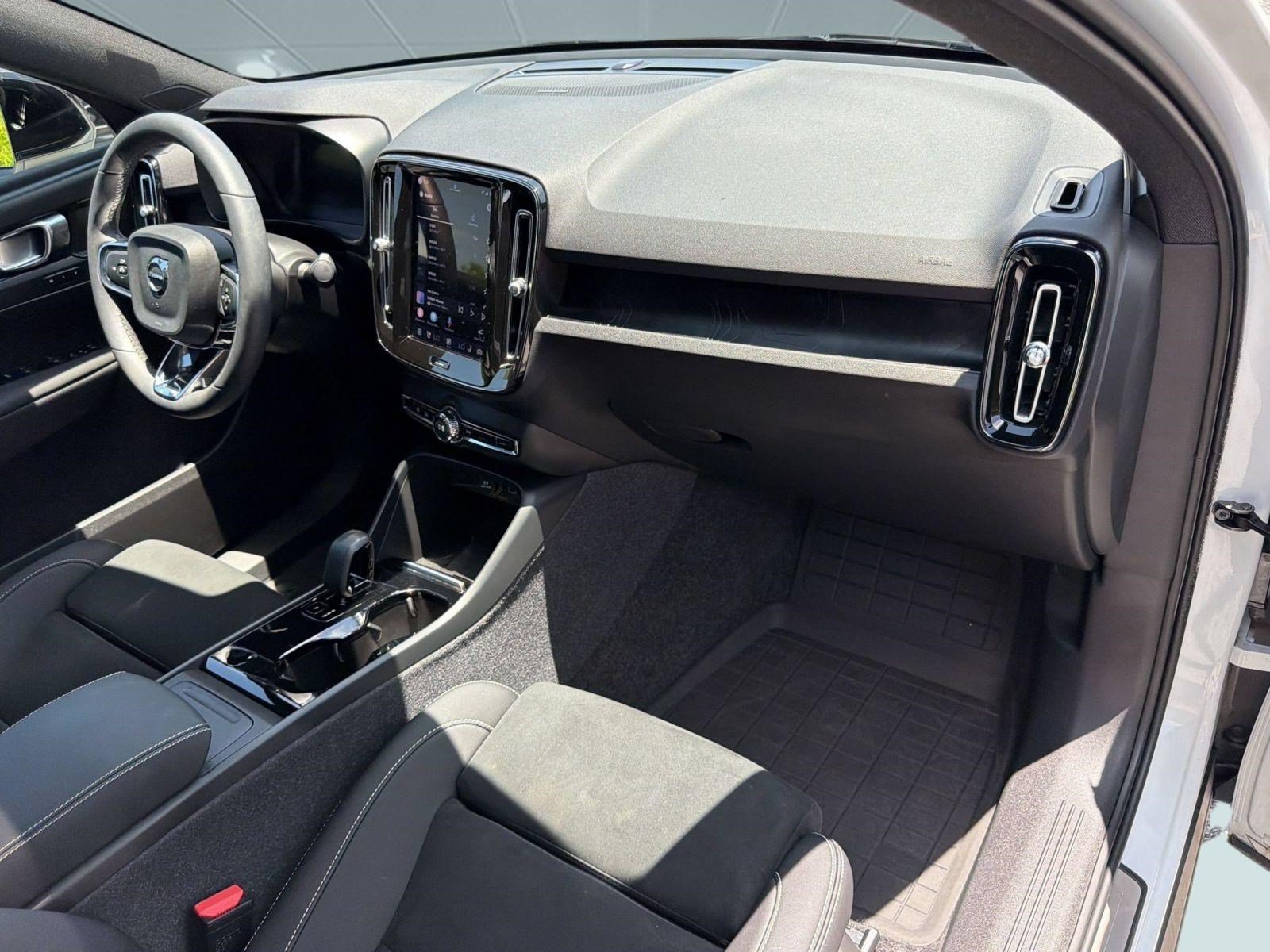 Certified 2024 Volvo C40 P8 Recharge Ultimate w/ Protection Package Premier RWD image 30