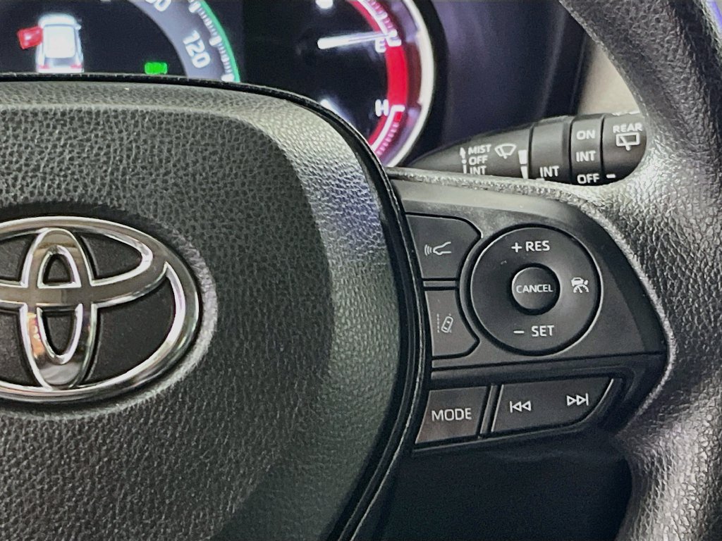 Used 2025 Toyota RAV4 XLE w/ Convenience Package FWD image 16