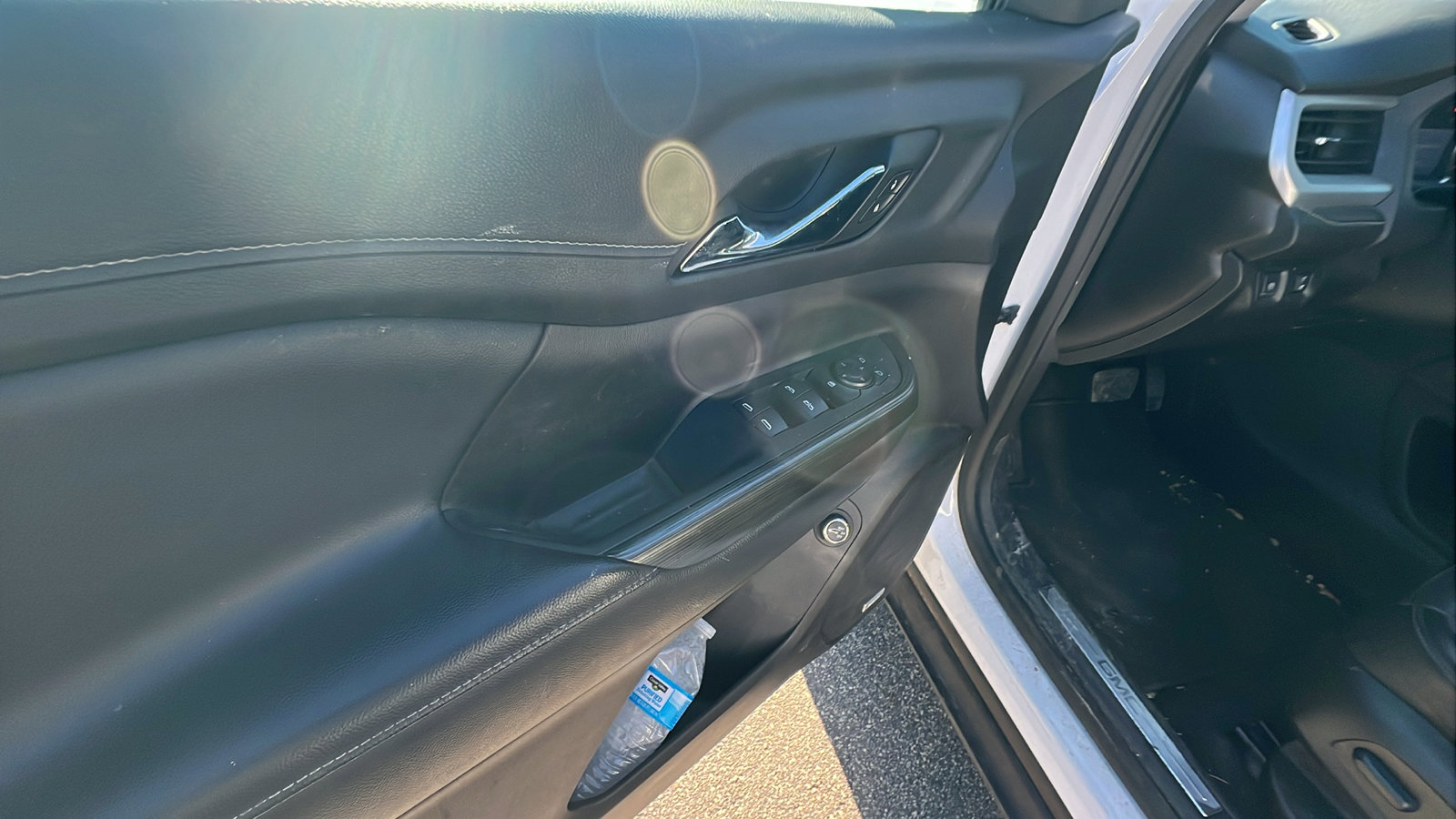 Used 2023 GMC Acadia SLT image 14