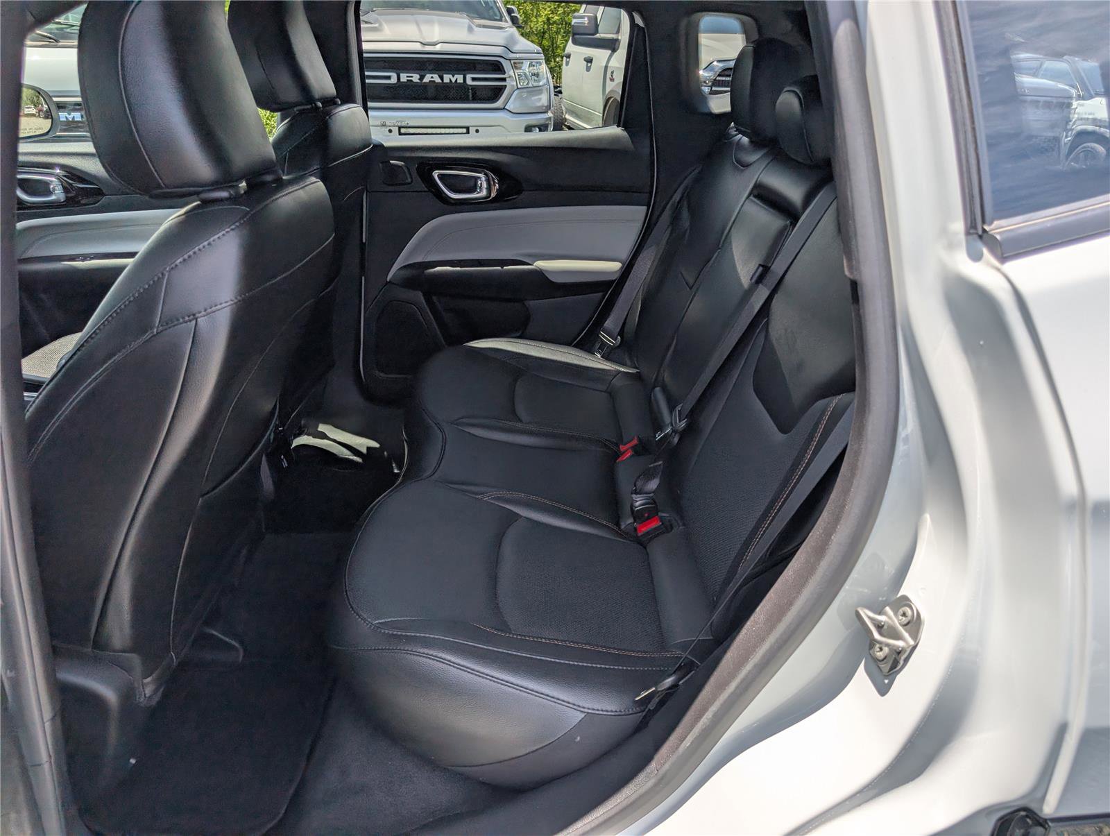 Used 2023 Jeep Compass Limited w/ Elite Group AWD/4WD image 15