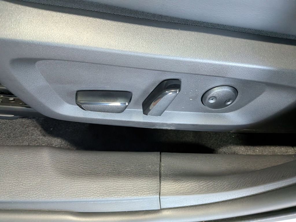 Used 2025 Mitsubishi Outlander Trail Edition image 14