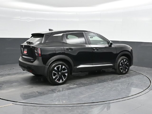 Used 2025 Nissan Kicks SV AWD/4WD image 3