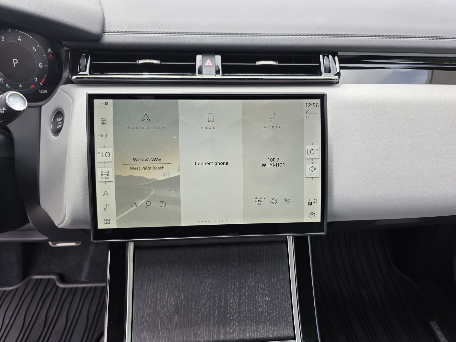 New 2026 Land Rover Range Rover Velar Dynamic SE image 16