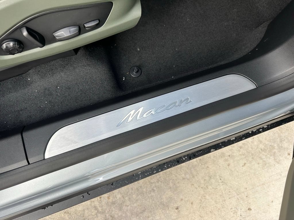 Used 2026 Porsche Macan Electric RWD image 23