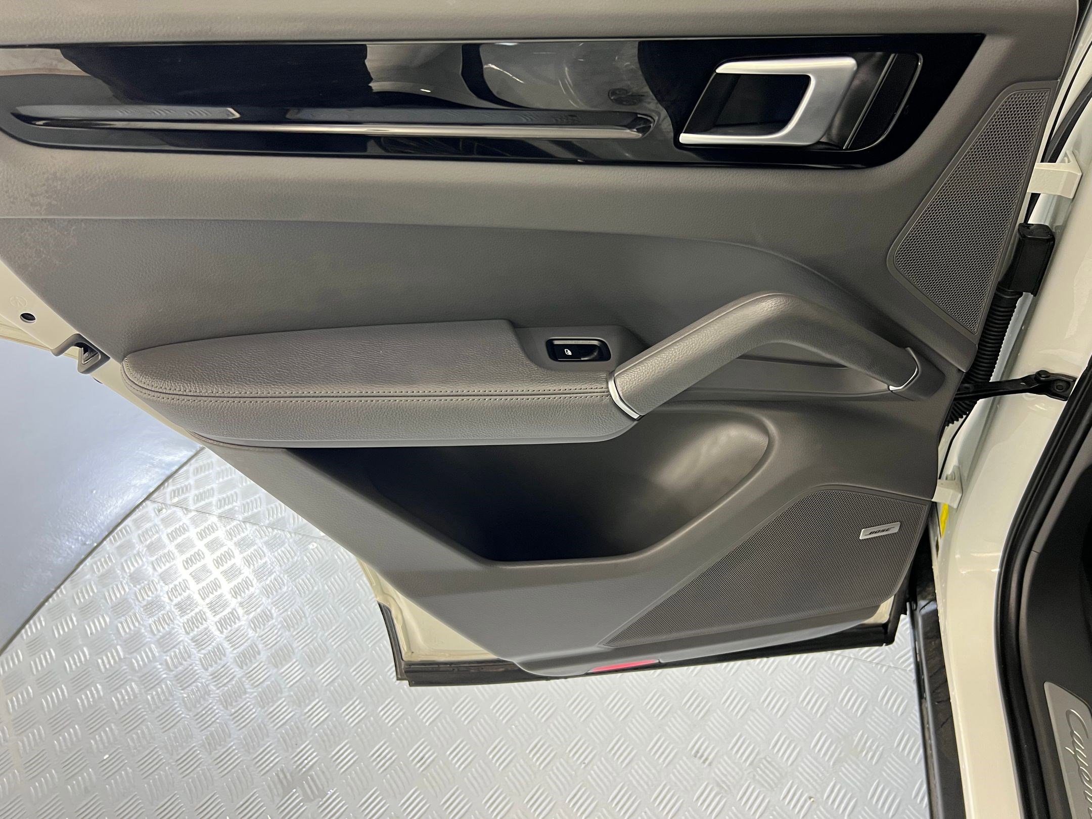 Used 2022 Porsche Cayenne image 32