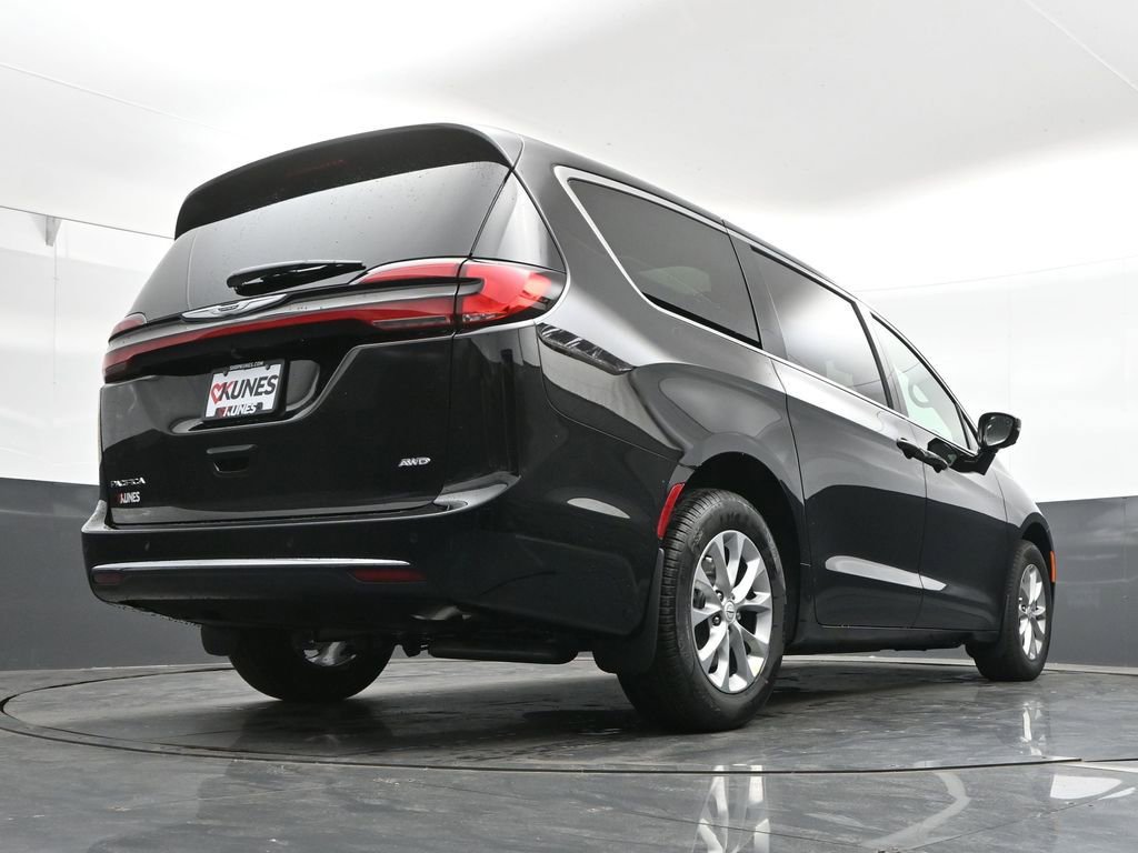 New 2026 Chrysler Pacifica Select image 39