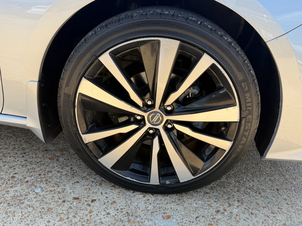 Used 2019 Nissan Altima 2.5 SR FWD image 11