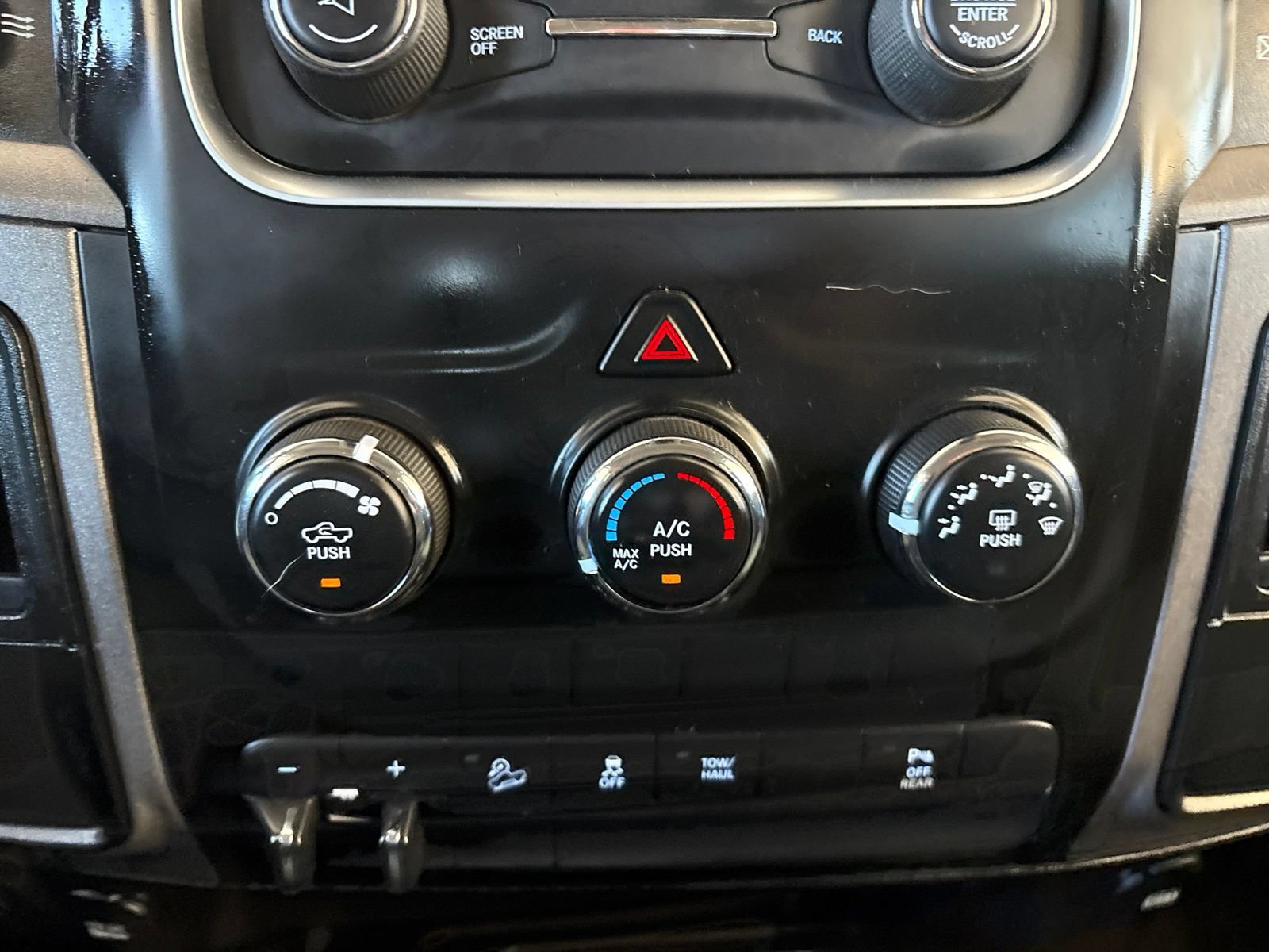 Used 2018 RAM 2500 Tradesman w/ Chrome Appearance Group AWD/4WD image 34