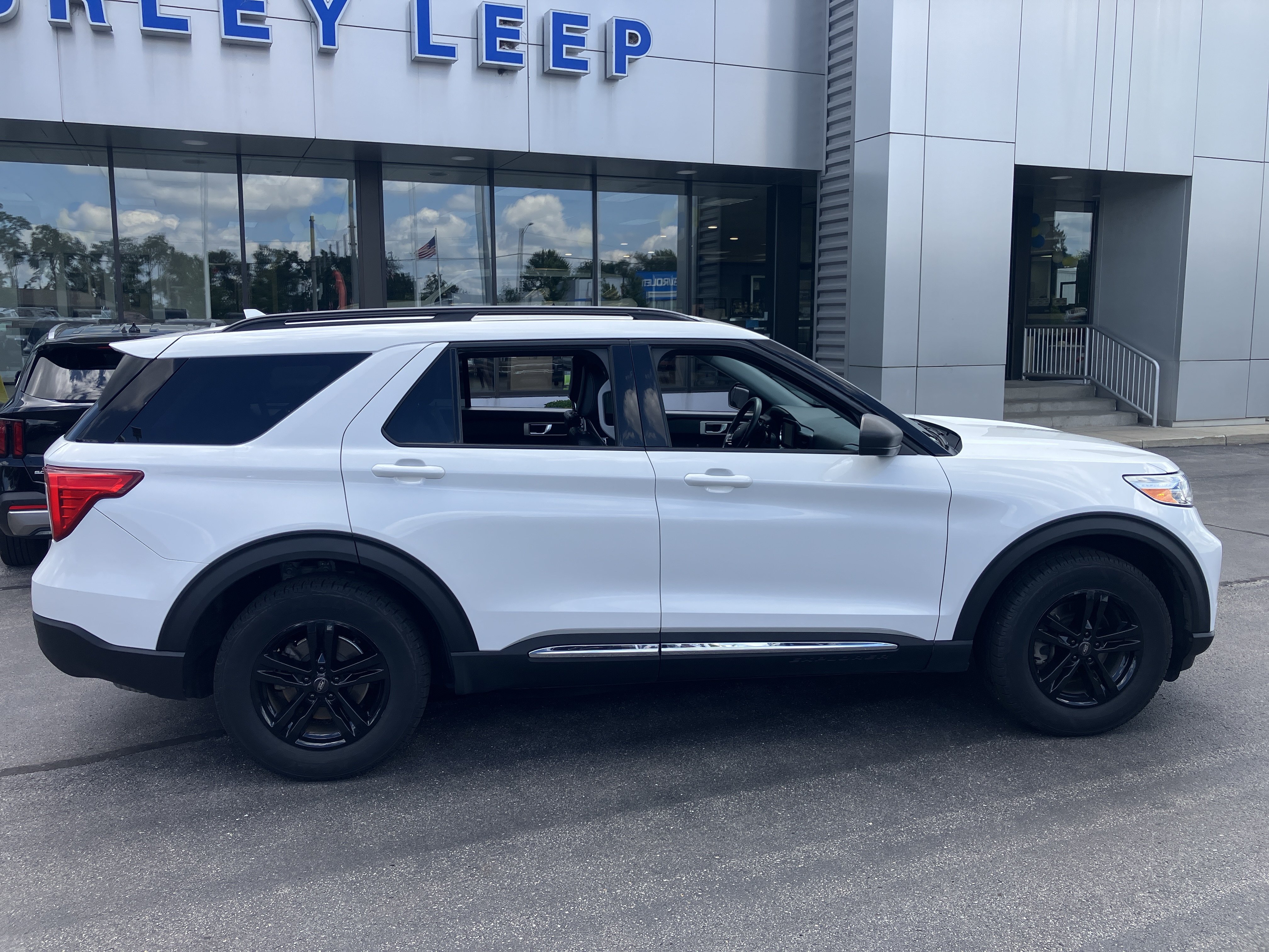 Used 2021 Ford Explorer XLT AWD/4WD image 8