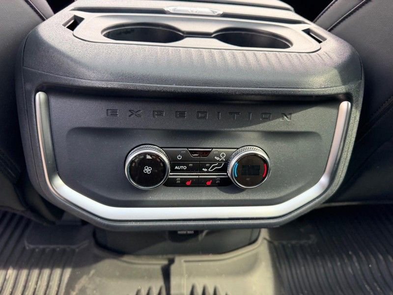 Used 2025 Ford Expedition Platinum image 10