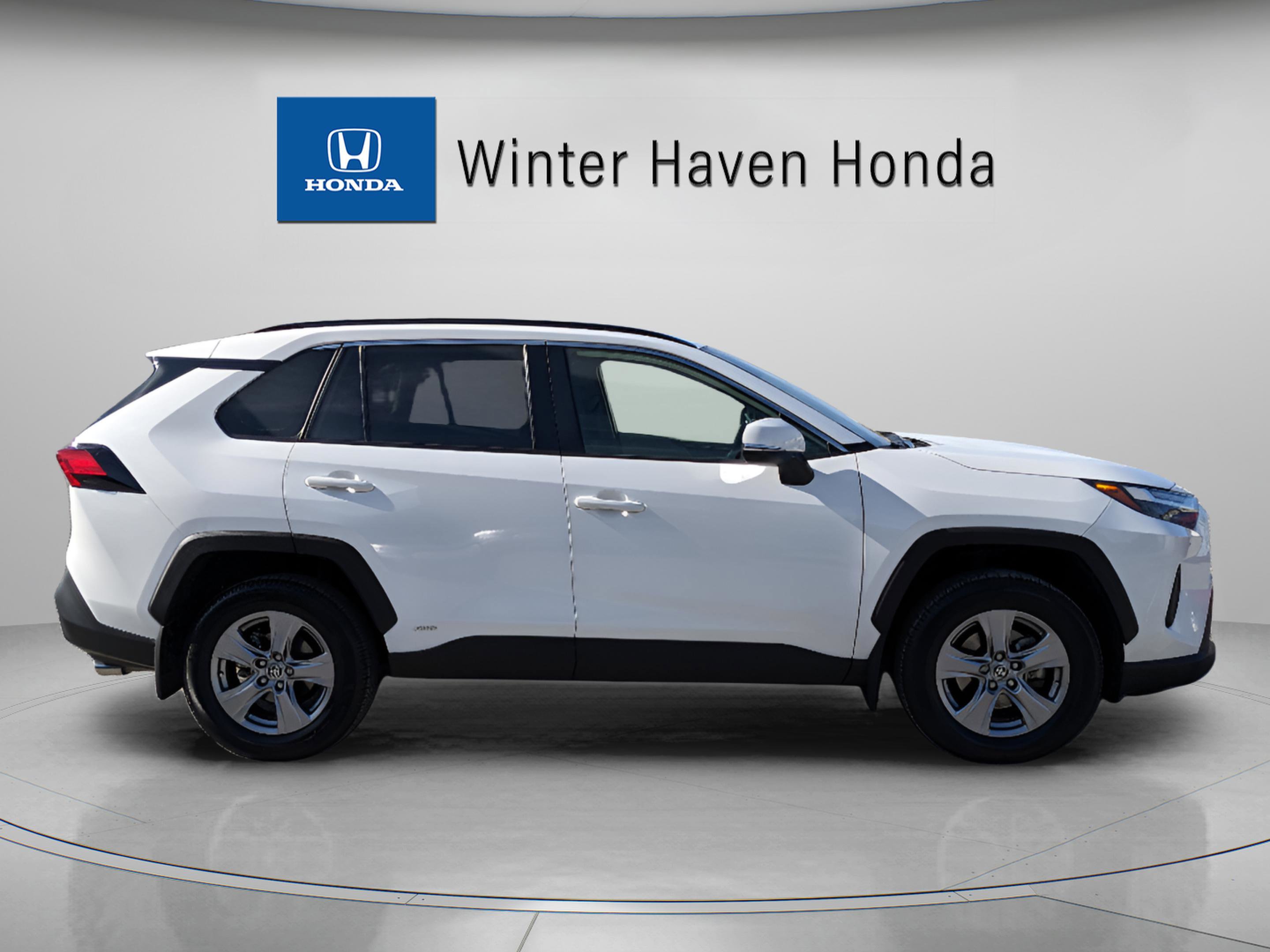 Used 2022 Toyota RAV4 XLE image 9