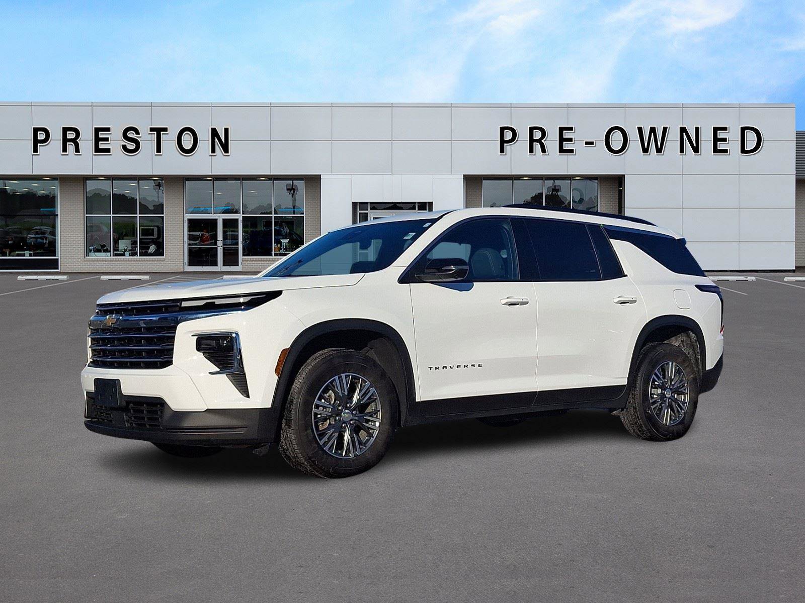 Used 2024 Chevrolet Traverse LT w/ LPO, Floor Liner Package image 1