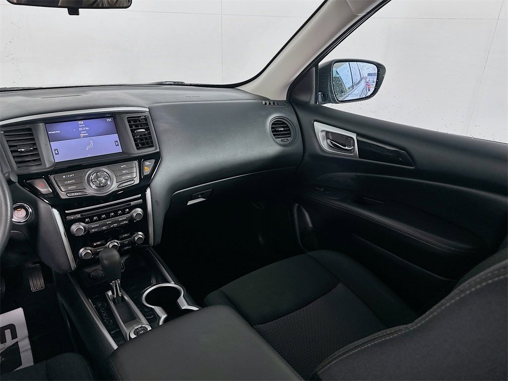 Used 2020 Nissan Pathfinder S image 22