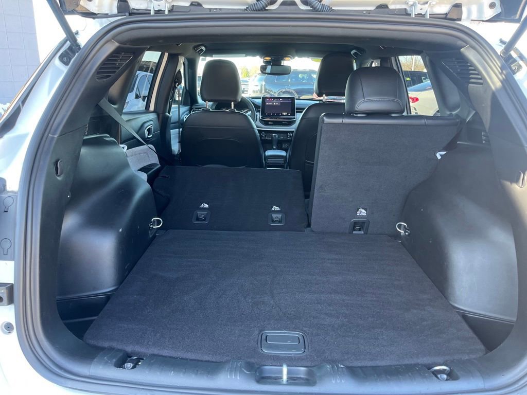 Used 2023 Jeep Compass Latitude image 30