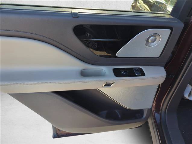 Used 2022 Lincoln Aviator Reserve w/ Equipment Group 201A AWD/4WD image 8