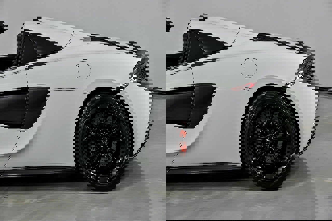 Used 2020 McLaren 570S Spider image 9