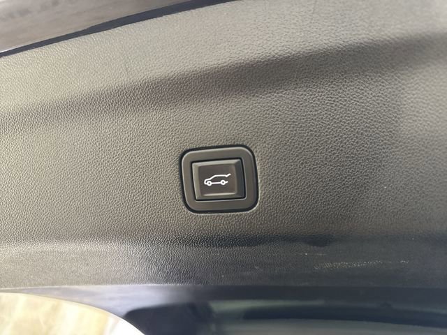 Certified 2023 Chevrolet Suburban Premier image 28