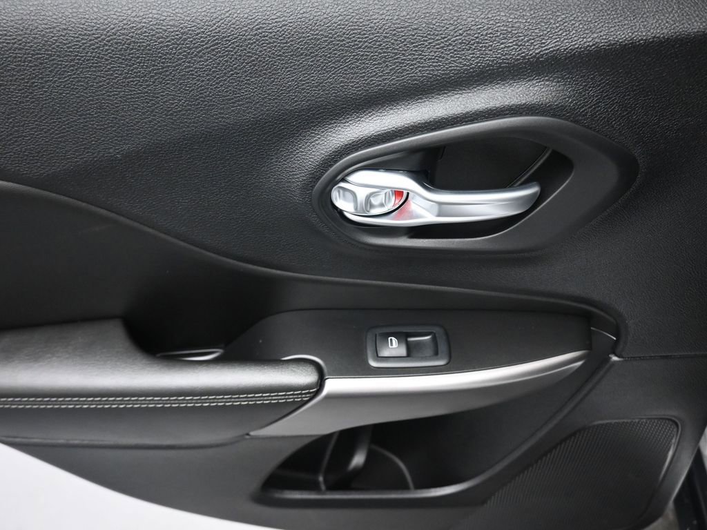 Used 2022 Jeep Cherokee Limited w/ Elite Package image 33