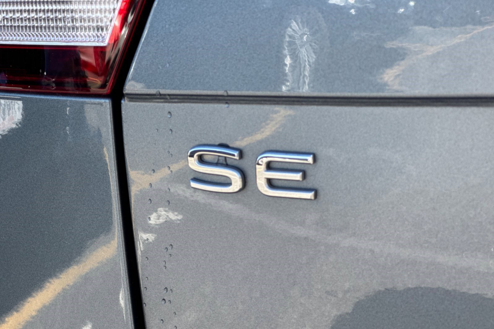 Used 2022 Volkswagen Tiguan SE R-Line image 24