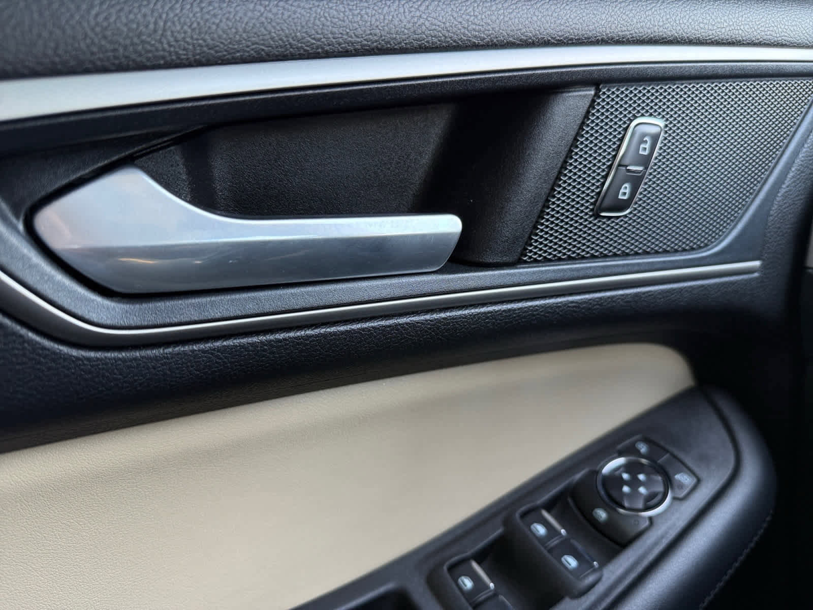 Used 2021 Ford Edge SEL w/ Convenience Package image 26