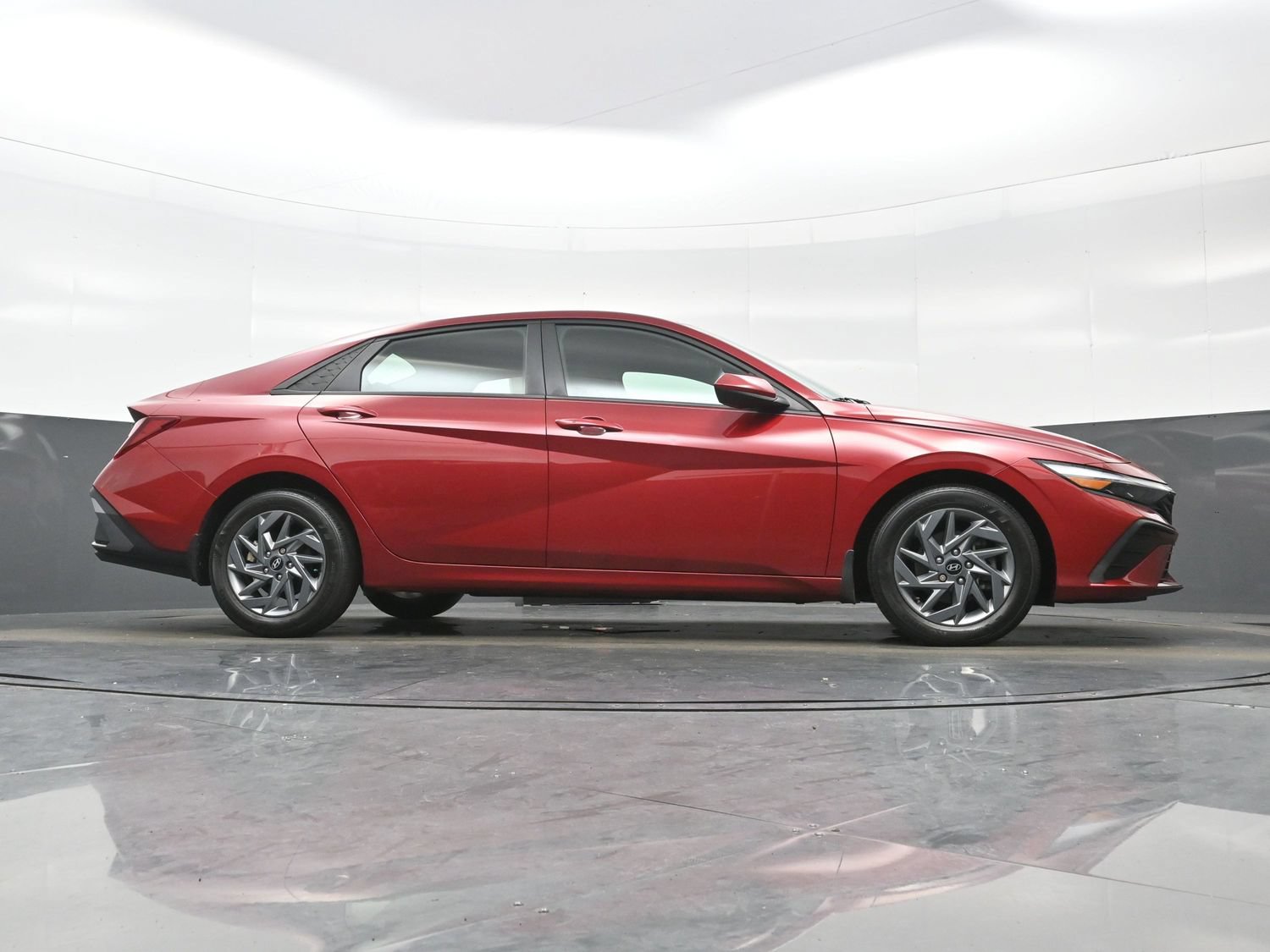 Certified 2024 Hyundai Elantra SEL FWD image 28