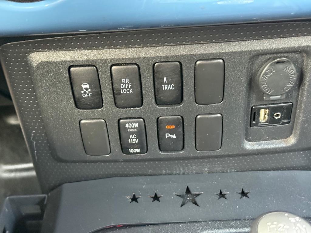Used 2012 Toyota FJ Cruiser 4WD image 36
