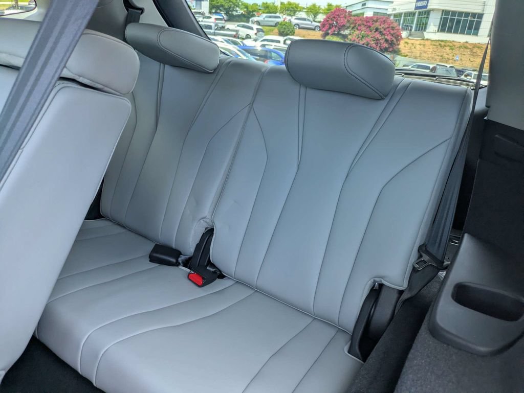 Used 2026 Acura MDX w/ Technology Package FWD image 16