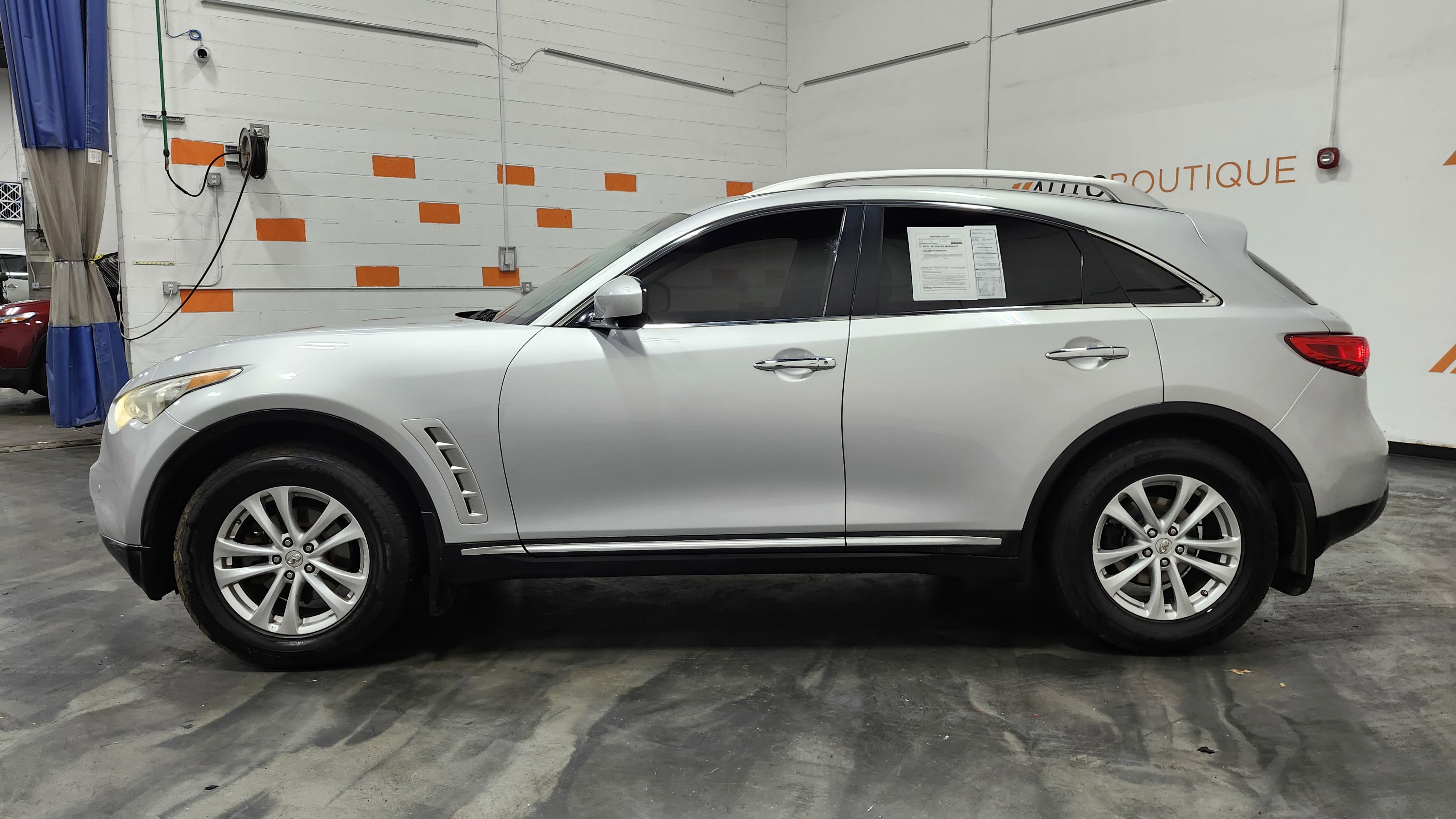 Used 2011 INFINITI FX35 AWD w/ Premium Pkg image 15