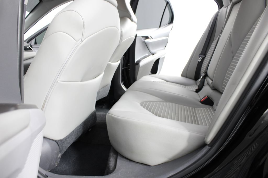 Used 2021 Toyota Camry SE FWD image 16