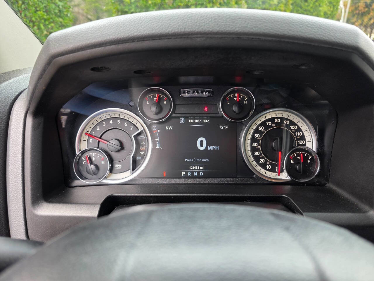 Used 2018 RAM 2500 SLT w/ Luxury Group image 16