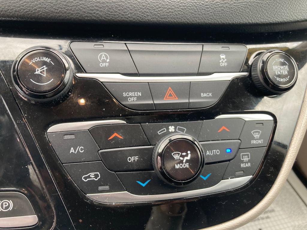 Used 2017 Chrysler Pacifica Touring Plus w/ Tire & Wheel Group image 31