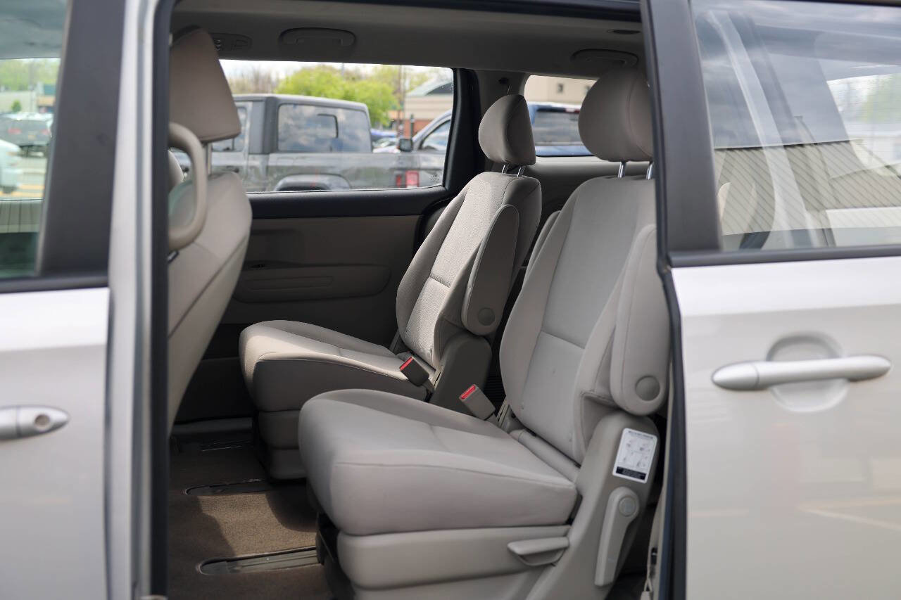Used 2019 Kia Sedona L FWD image 14