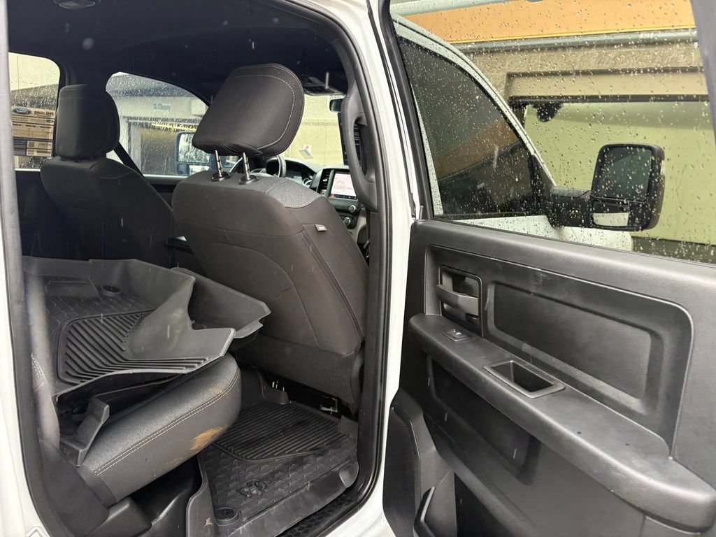 Used 2024 RAM 3500 Tradesman w/ Chrome Appearance Group AWD/4WD image 32