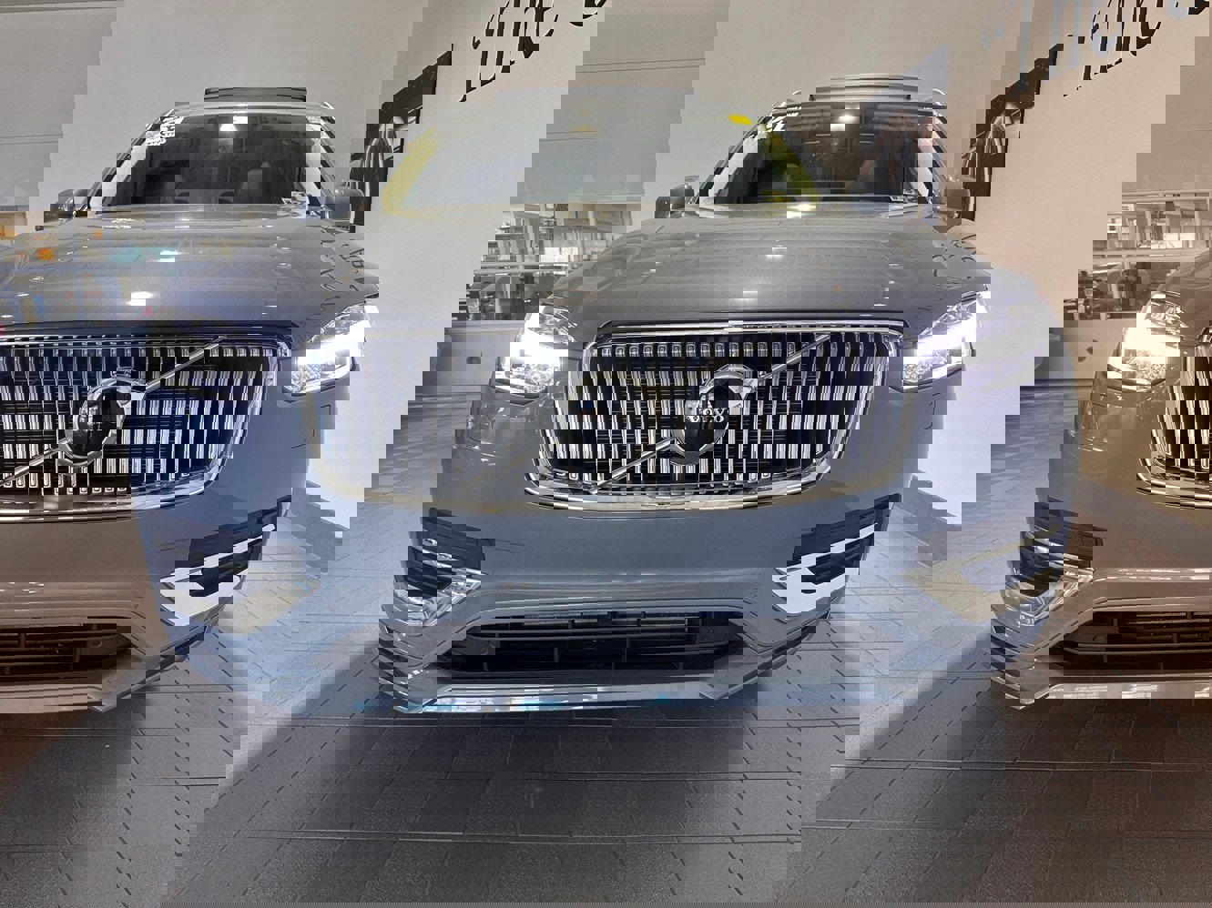 Used 2021 Volvo XC90 T8 Inscription Expression w/ Climate Package image 2