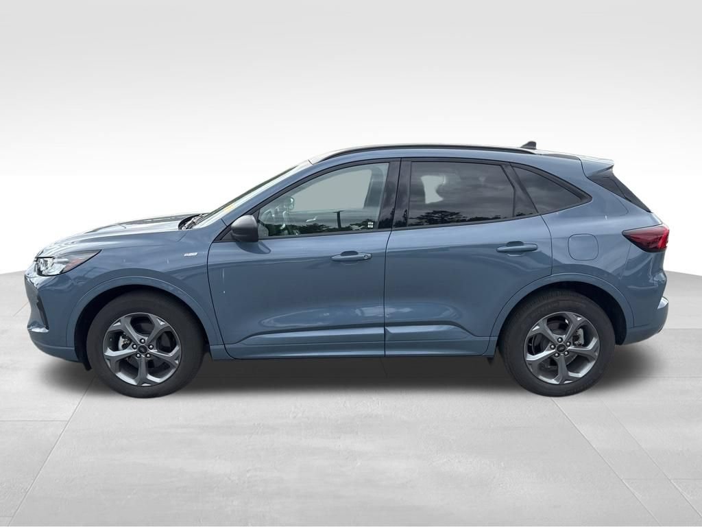 Used 2024 Ford Escape ST-Line w/ Tech Pack #1 AWD/4WD image 2