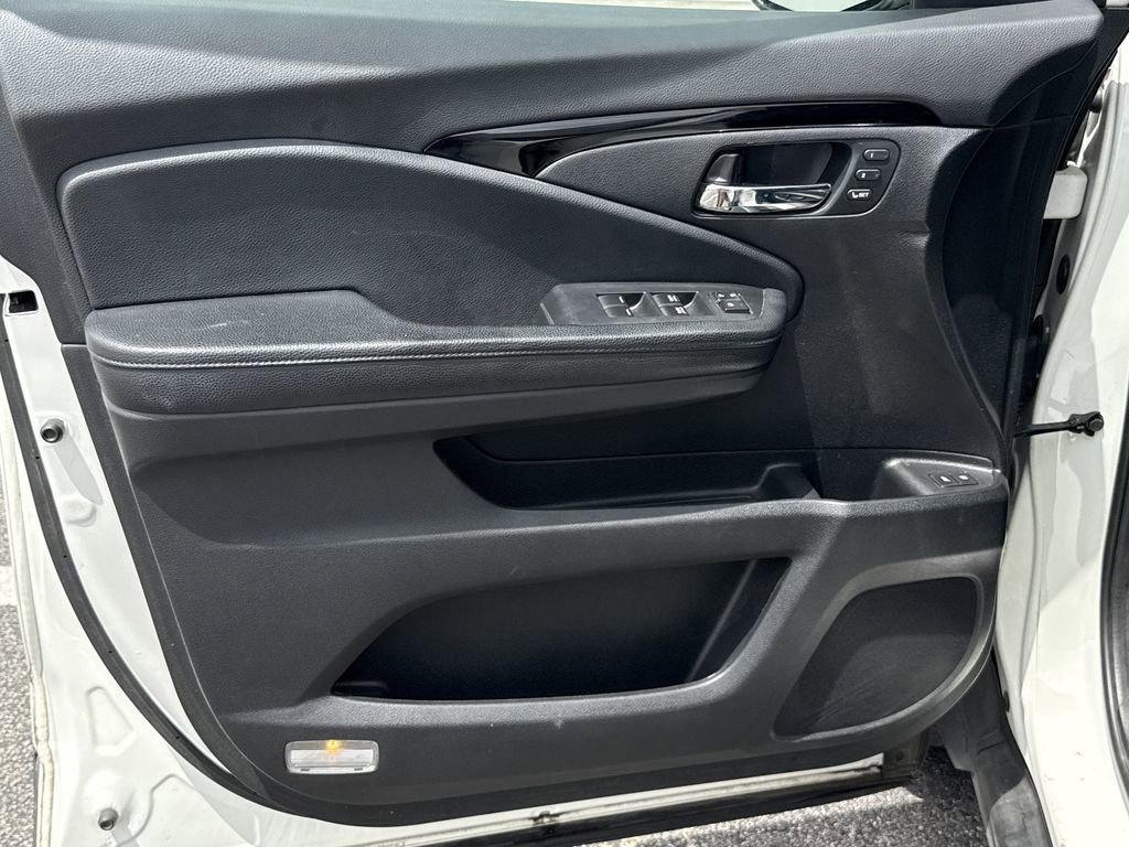 Used 2019 Honda Pilot Touring image 10
