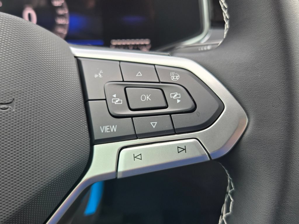 New 2026 Volkswagen Taos SE FWD image 12